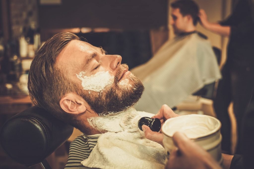 apply-beard-shaving-brush